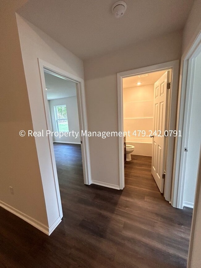 Building Photo - 10640 Cedar Wy