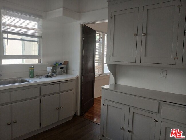 Building Photo - 1555 6th Ave