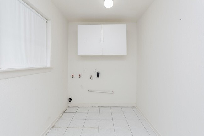 Building Photo - 9753 Tappenbeck Dr