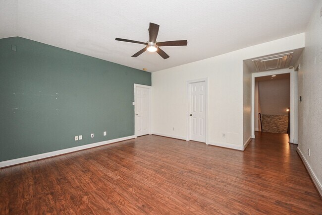 Building Photo - 146 Rocky Point Dr