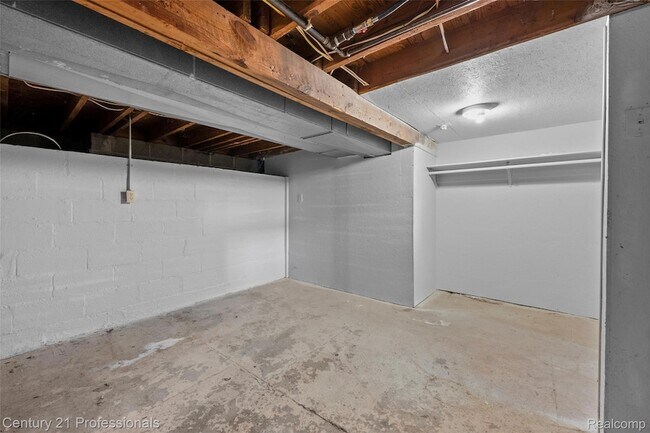 Building Photo - 3621 Livernois Rd