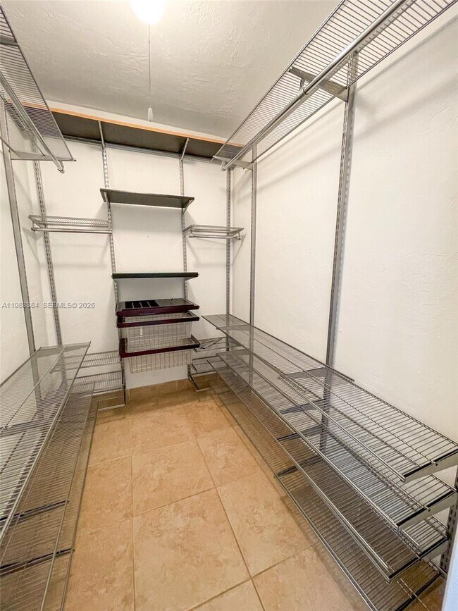 Building Photo - 4450 SW 67th Ave