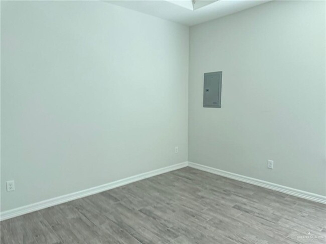 Building Photo - 5908 Puffin Ave