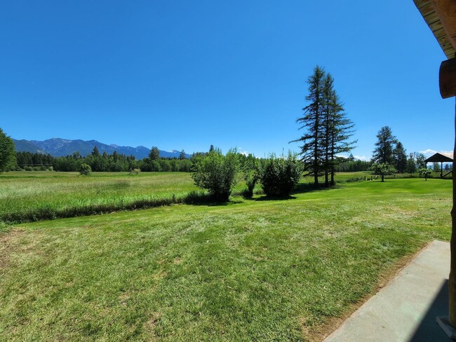 Building Photo - Wildlife abundant, log 2bdrm/1ba lower apa...