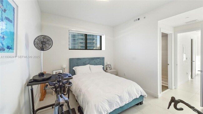 Building Photo - 2900 NE 7th Ave