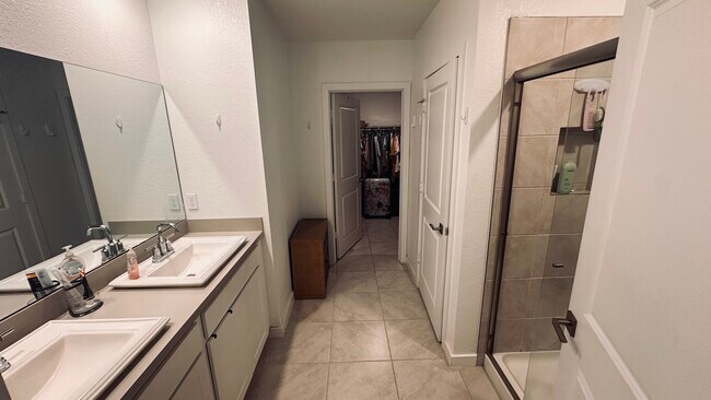 Building Photo - 3869 SE Lee St