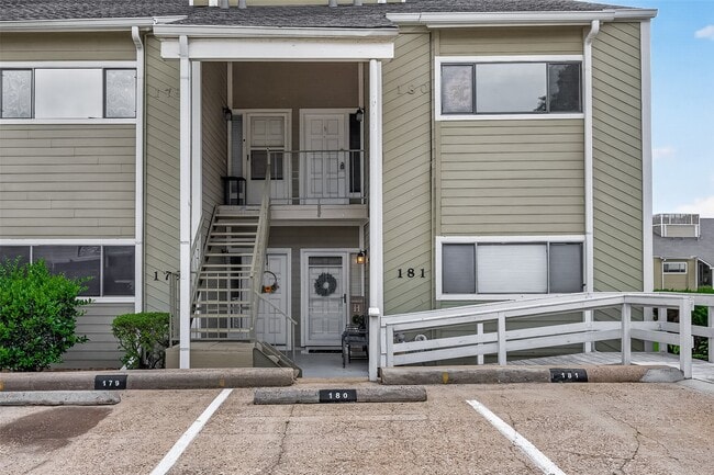 Building Photo - 180 April Point Dr S