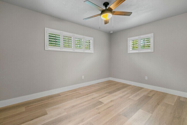 Building Photo - Beautifully Renovated 3 Bedroom 1 Bath Home on Large Corner Lot