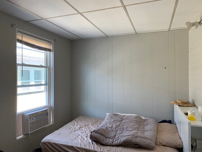 Building Photo - 13 Dodge St