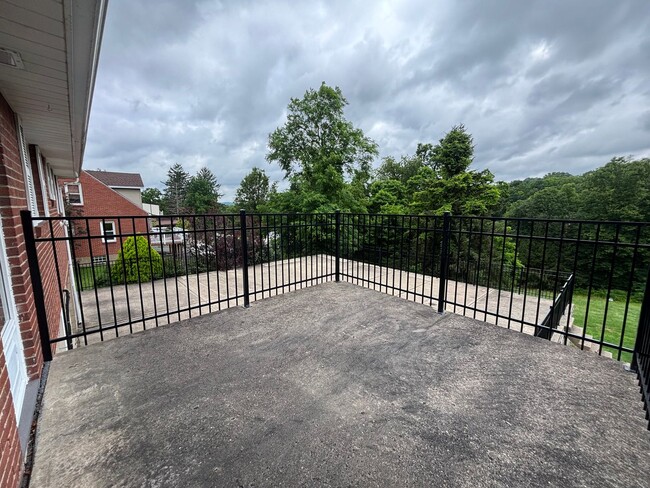 Building Photo - Home in Upper St. Clair!
