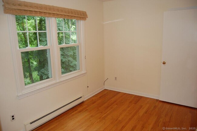 Building Photo - 172 East Ave