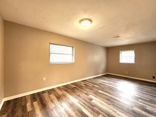 Building Photo - Quiet Neighborhood; Fully Remodeled Home; ...