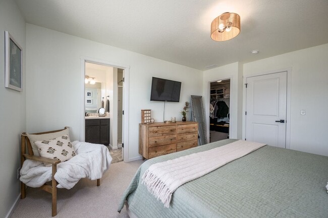 Building Photo - Freshly Updated 3Bed Home: Community Pool ...