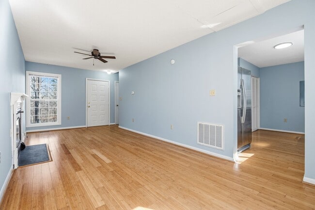 Building Photo - Peaceful on Poplar