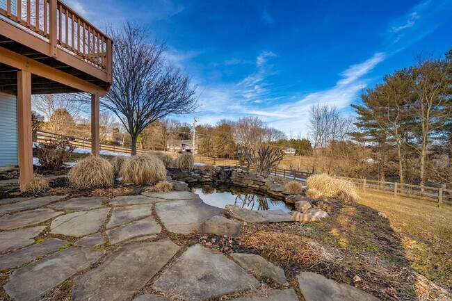 Building Photo - WELLER ESTATES