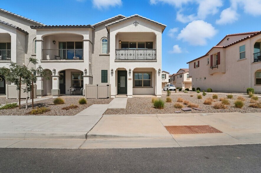 Building Photo - 4063 E Amoroso Dr