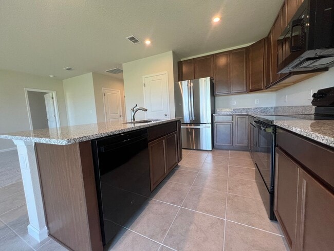 Building Photo - Beautiful  3 bedroom 2 bathroom House Comi...
