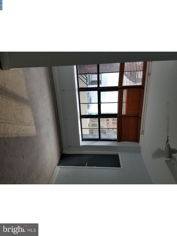 Building Photo - 104 S 13th St