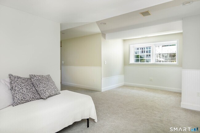 Building Photo - 30 Hickory Hill
