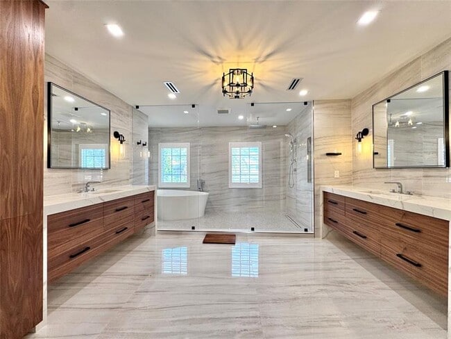 Building Photo - 1744 SE 9th St