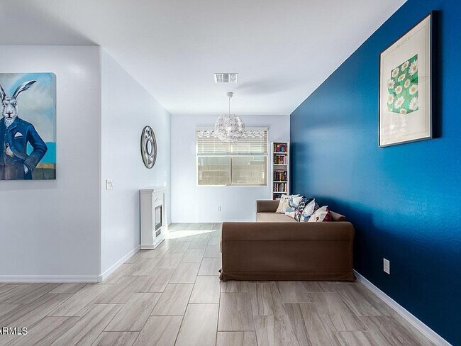 Den - 14579 W Dahlia Dr