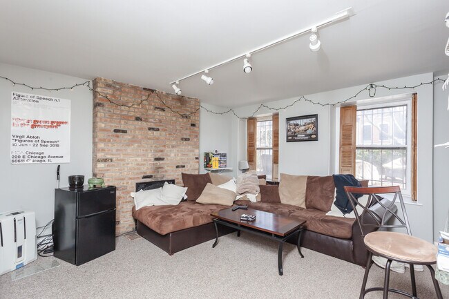 Building Photo - 2112 N Bissell St