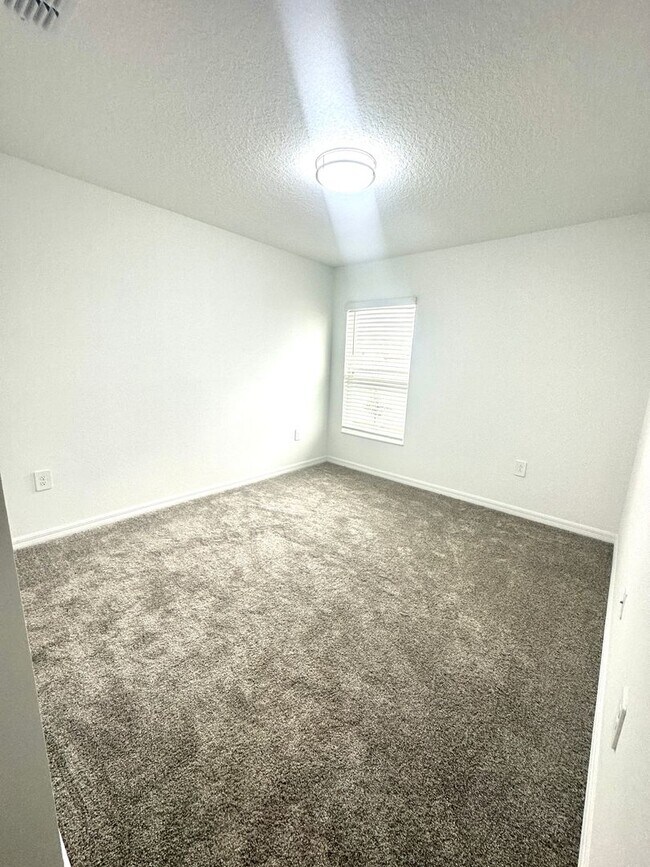 Building Photo - Brand New 4 bed inCypress Park - Haines City