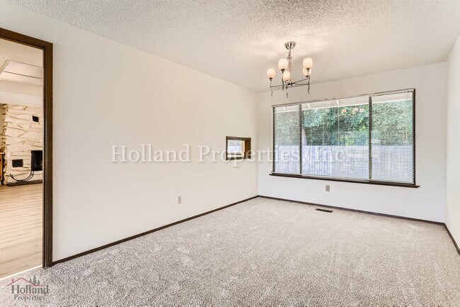 Building Photo - 1005 SW 192nd Ct