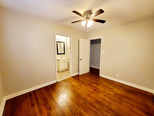 Building Photo - 117 Meadow Dr