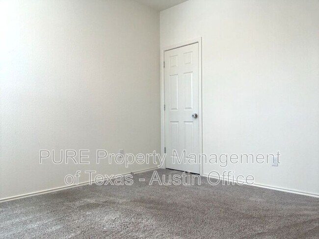 Building Photo - 2305 Twisted Willow Ln