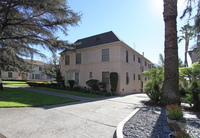 Building Photo - 4634 Los Feliz Blvd