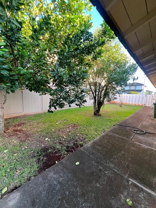 Building Photo - Single Level 3 bedroom / 2 bath house with a 2 car garage in Waipio **First Showing on Wednesday,...