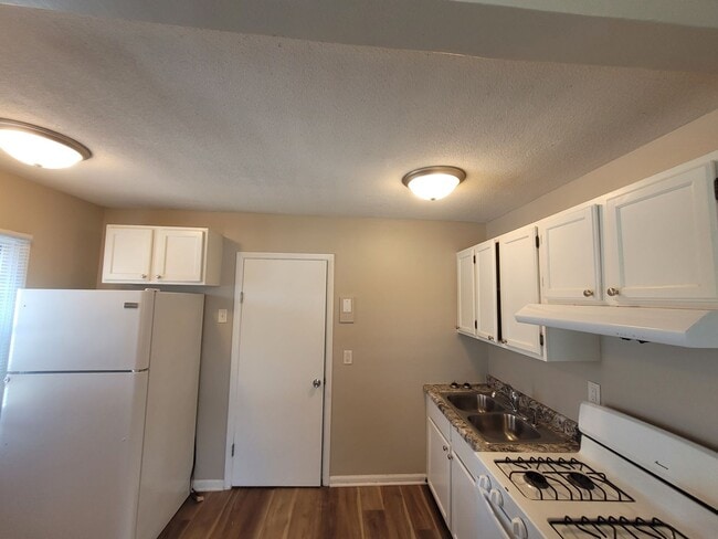 Building Photo - Pet Friendly Home near SW 9th, minutes fro...