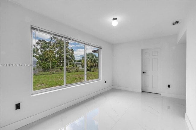 Building Photo - 741 NW 175th Dr
