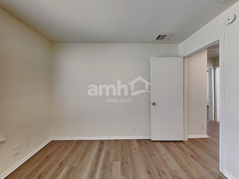 Building Photo - 2207 Southeastern Trl