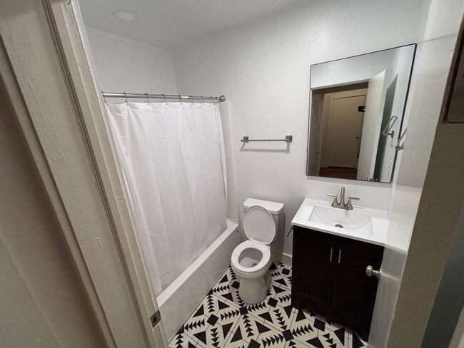 Building Photo - 604 Murphree St