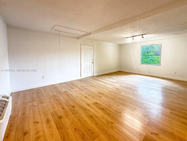 Building Photo - 260 Old Hwy 17