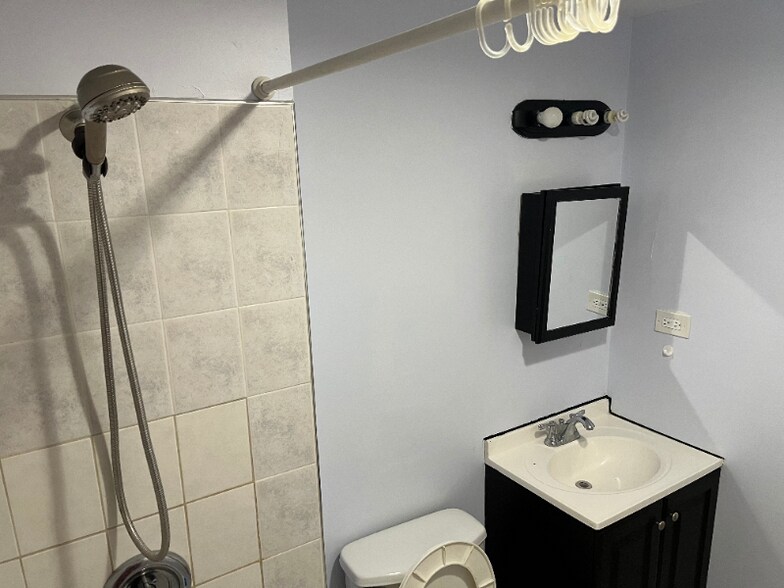 Building Photo - 1639 W 38th Pl