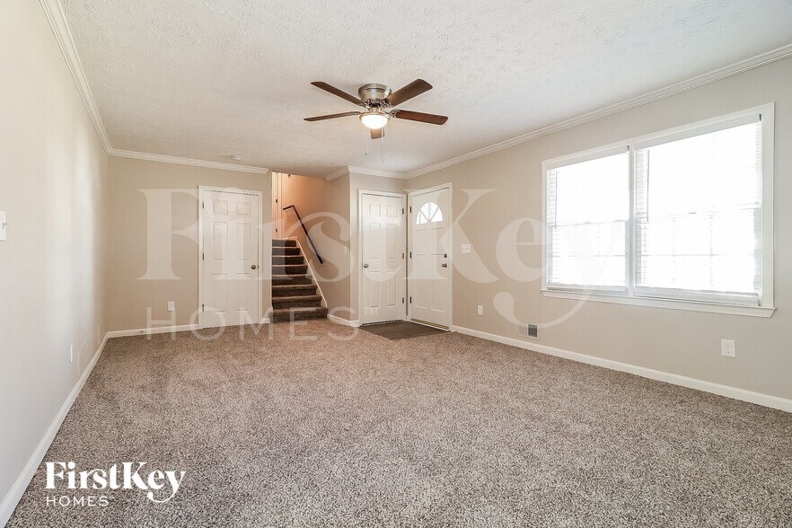 Building Photo - 560 Presidential Dr