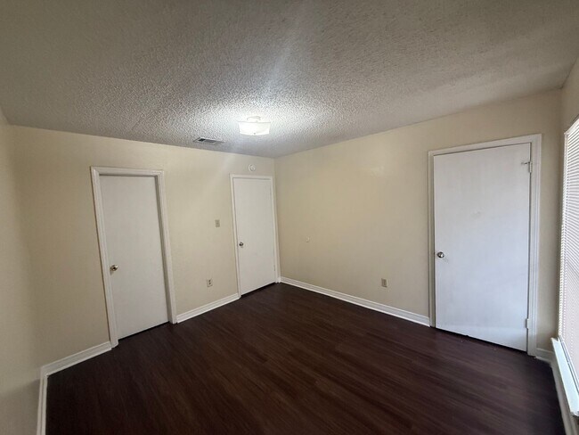 Building Photo - 3033 Toulon Dr