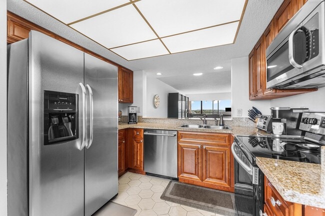 Building Photo - 6662 Boca Del Mar Dr