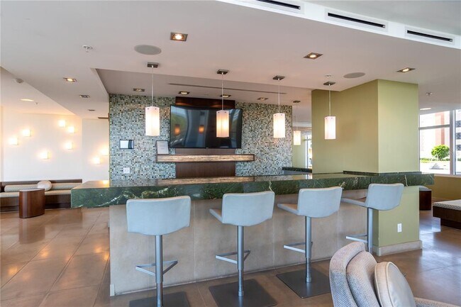 Building Photo - 175 1st St S