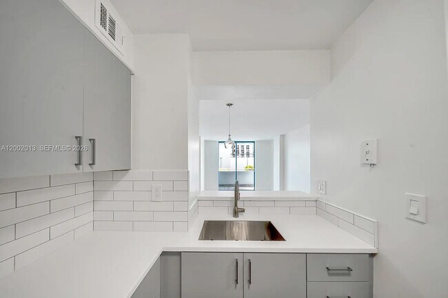 Building Photo - 501 SW 1st St