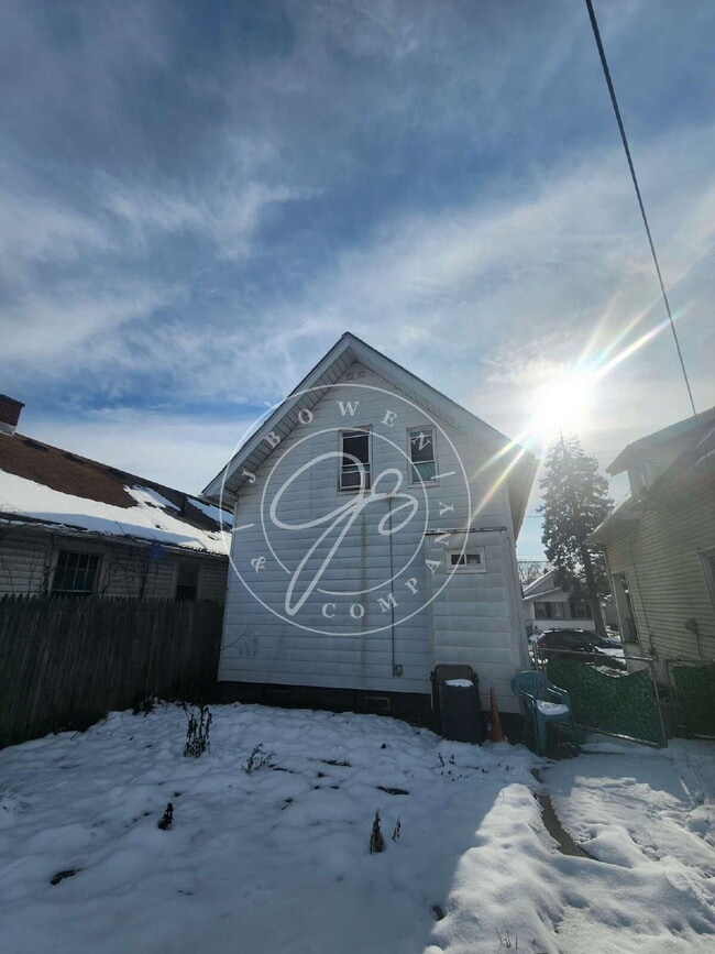 Building Photo - Must-See 2-Story, 2-Bedroom Home with Fenced Yard