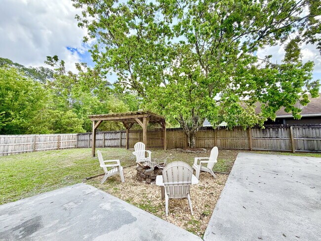 Building Photo - 10227 Comfort Cir