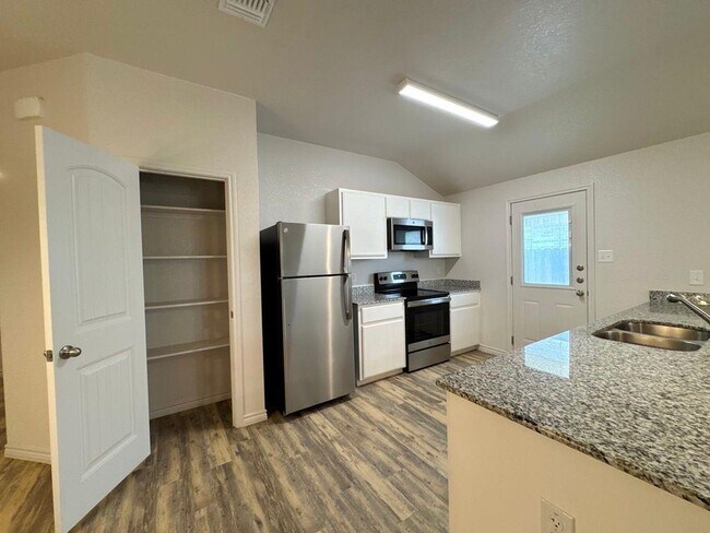 Building Photo - 205 Dolphin Dr