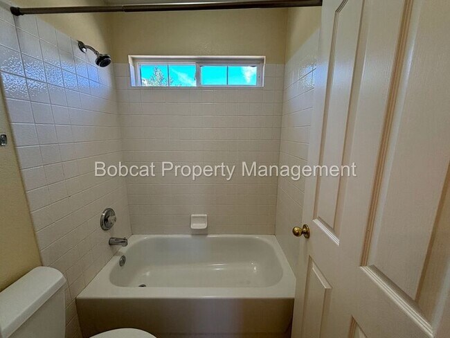 Building Photo - 1477 Ridge Point Dr