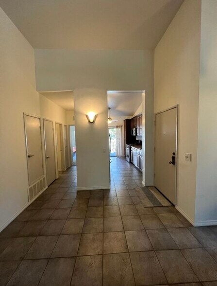 Building Photo - 2510 W MacArthur Blvd