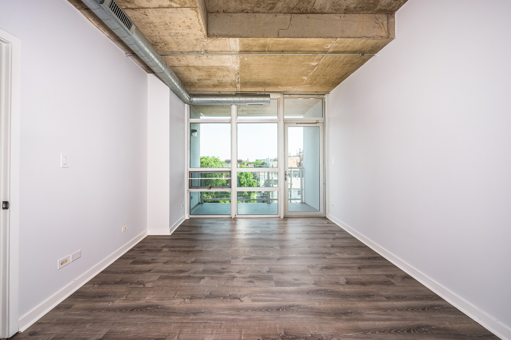 Building Photo - 1610 W Fullerton Ave