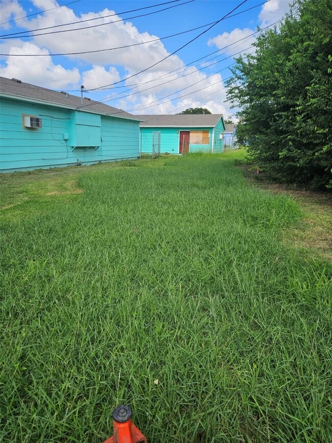 Building Photo - 1513 Lazy Ln